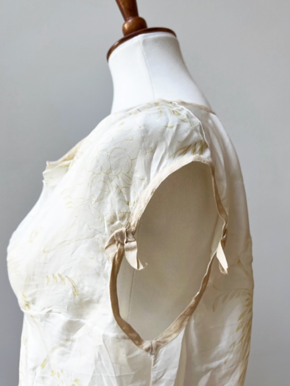 Marni Ivory Silk Floral-Print Sleeveless Blouse - Picture 2 of 7